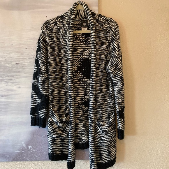Billabong Sweaters - 🖤 Billabong Black & White Cardigan Sz Large